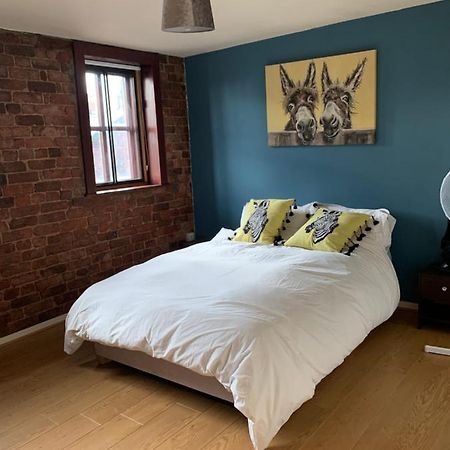 2 Bed Duplex Penthouse Apartment By Mathew Street Sleeps 6 Liverpool Buitenkant foto
